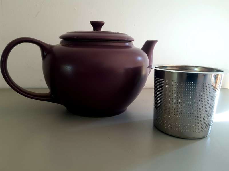 #37 - DEEP PURPLE LE CREUSET - CLASSIC AND ELEGANT TEA POT.