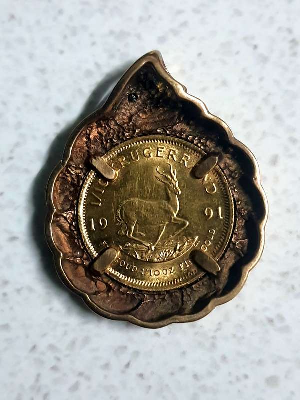 #64- 22CT KRUGER RAND  1991 SET IN 9CT GOLD PENDANT WITH 2 SMALL NATURAL CUT DIAMONDS - 6.92 GRAMS