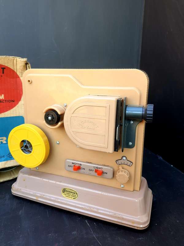 #13 ANTIQUE WEEK - KAROO ANTIEK - RARE MOVIE PROJECTOR WITH BX