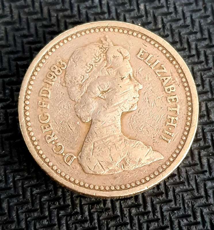 #23 ANTIQUE WEEK - KAROO ANTIEK - RARE BRITTISH ONE POUND 1983 COIN