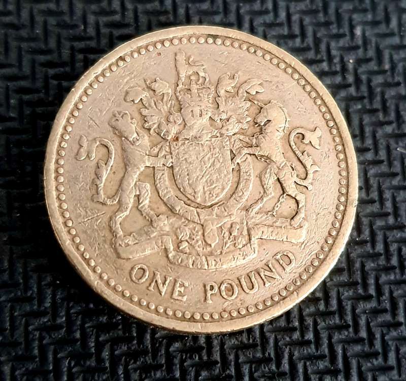 #23 ANTIQUE WEEK - KAROO ANTIEK - RARE BRITTISH ONE POUND 1983 COIN