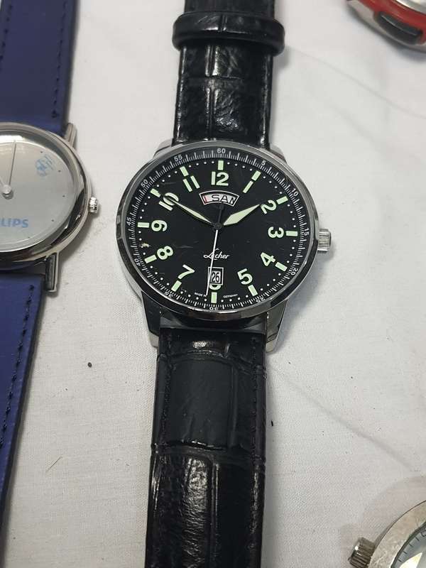 #7 LARGE LOT OF WATCHES UP FOR GRABS SOME WORKING SOME GREAT CONDITION SOME NOT GOOD