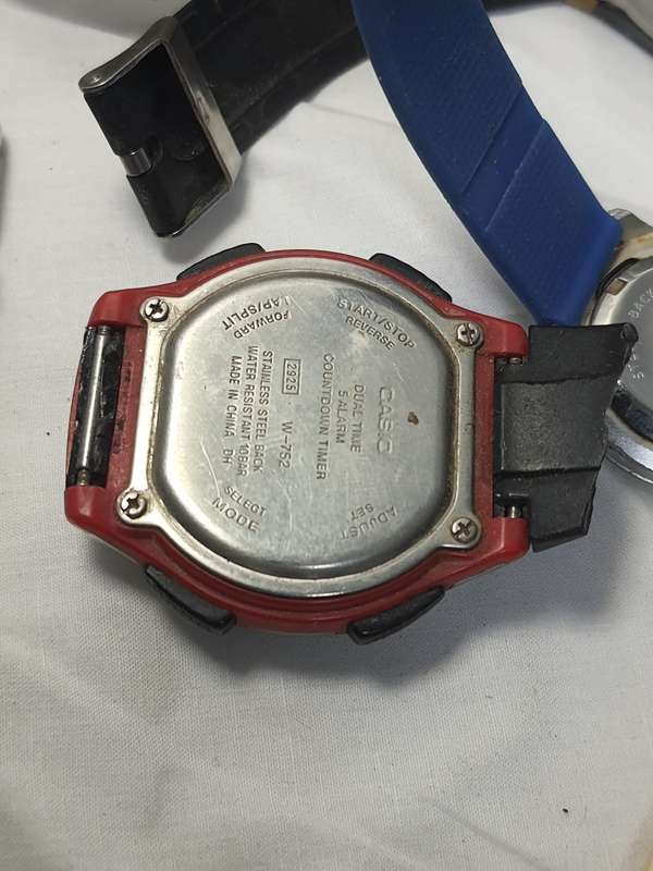 #7 LARGE LOT OF WATCHES UP FOR GRABS SOME WORKING SOME GREAT CONDITION SOME NOT GOOD