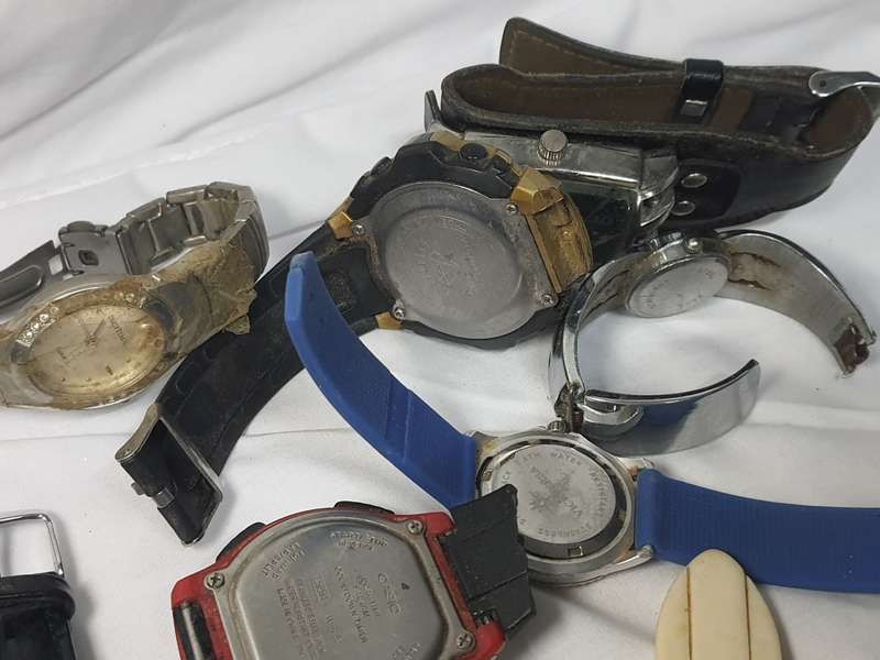 #7 LARGE LOT OF WATCHES UP FOR GRABS SOME WORKING SOME GREAT CONDITION SOME NOT GOOD