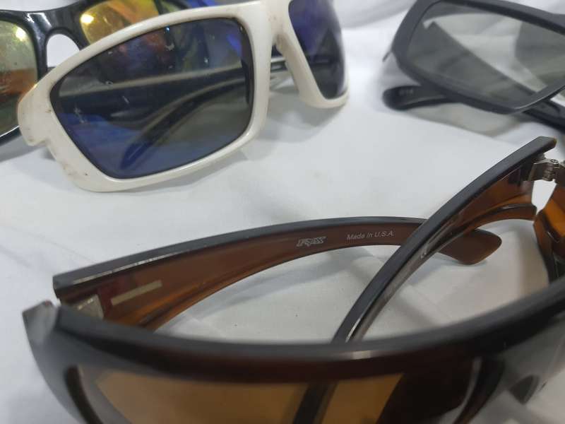 #8 LARGE LOT OF SUNGLASSES UP FOR GRABS SOME GREAT SOME HAS SCRATCHES
