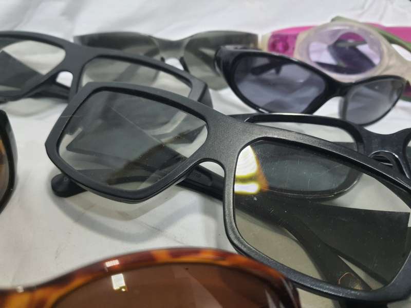 #8 LARGE LOT OF SUNGLASSES UP FOR GRABS SOME GREAT SOME HAS SCRATCHES