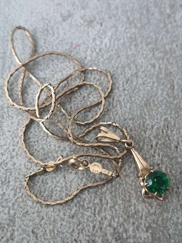 #6 STUNNING 9CT GOLD STAMPED PENDANT AND 14KT GF -GOLD FILLED NECKLACE- PENDANT 0.8GRAMS