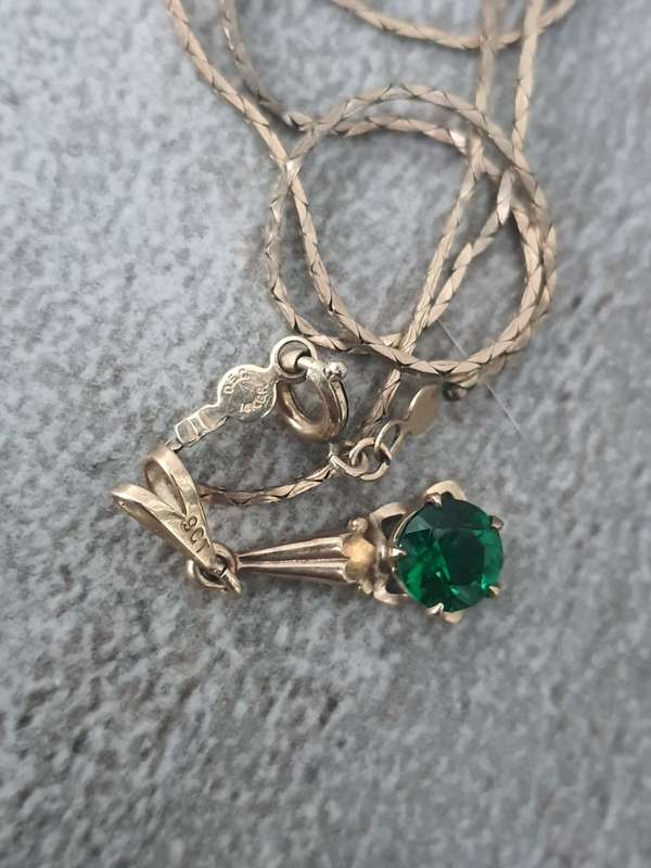 #6 STUNNING 9CT GOLD STAMPED PENDANT AND 14KT GF -GOLD FILLED NECKLACE- PENDANT 0.8GRAMS