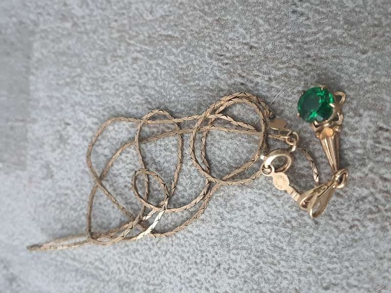 #6 STUNNING 9CT GOLD STAMPED PENDANT AND 14KT GF -GOLD FILLED NECKLACE- PENDANT 0.8GRAMS