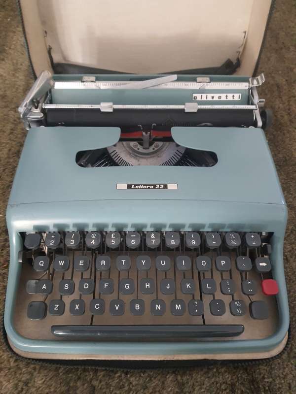 #19 - BABY BLUE TYPEWRITER - BEST CONDITION I HAVE EVER SEEN TYPEWRITER IN CASE ALL WORKING ORDER