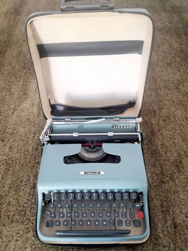 #19 - BABY BLUE TYPEWRITER - BEST CONDITION I HAVE EVER SEEN TYPEWRITER IN CASE ALL WORKING ORDER