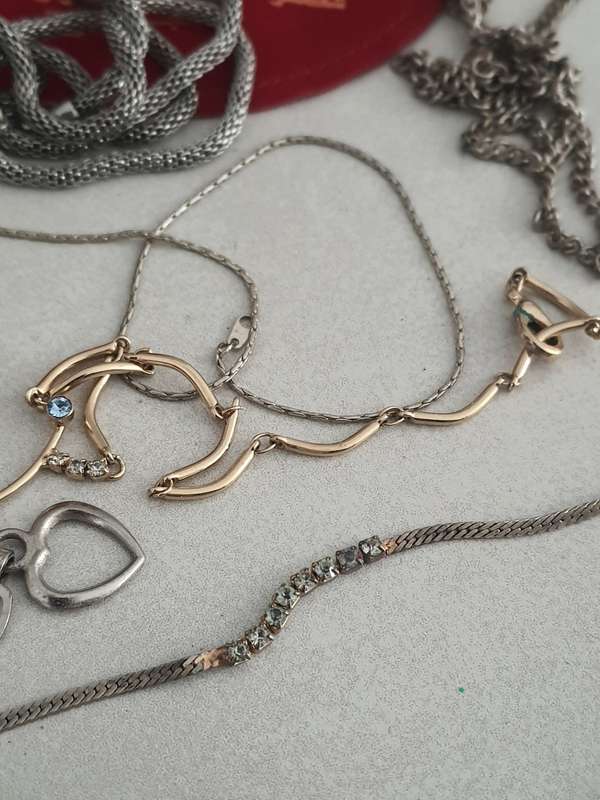 JOBLOTT OF JEWELLERY UP FOR GRABS - COSMETIC
