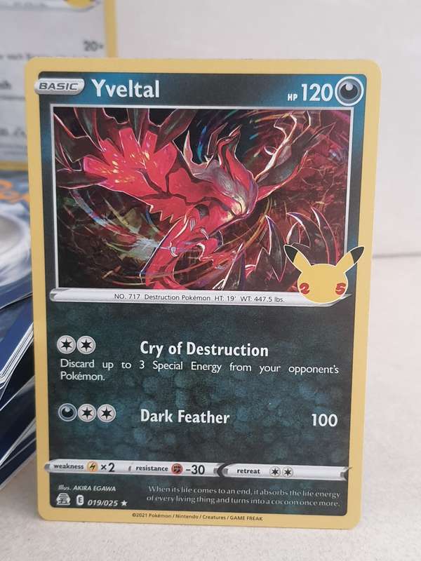 LARGW LOTT POKEMON COLLECTION UP FOR GRABS TRADING CARDS