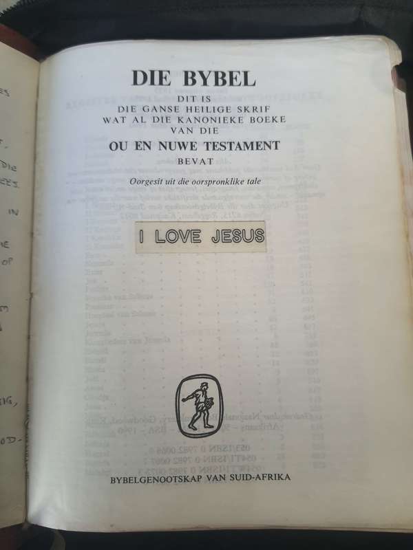 #8 - STUNNING BIBLE IN CARRY BAG - LOVELY PRESENT