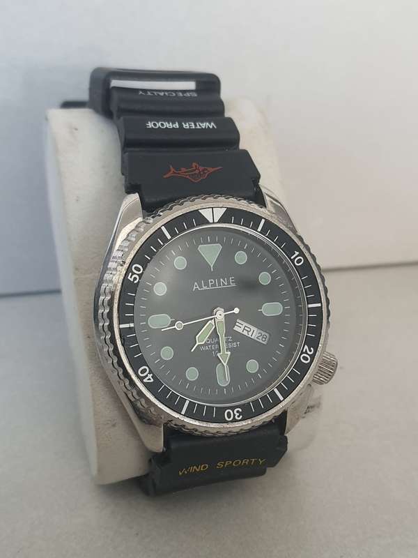 #13 - COLLECTABLE ALPINE SPORTS WATCH 100 METER WATER RESISTANT -M/SEC KNOTS - RUBBER STRAP
