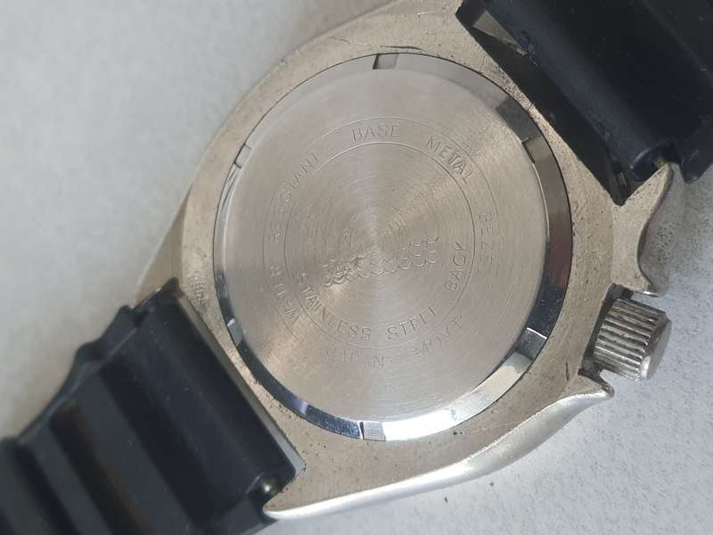 #13 - COLLECTABLE ALPINE SPORTS WATCH 100 METER WATER RESISTANT -M/SEC KNOTS - RUBBER STRAP