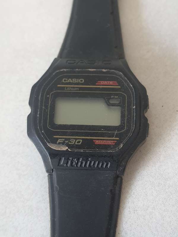 #14 VINTAGE CASIO WATCH - F-30 MODEL - NEEDS NEW BATTERY