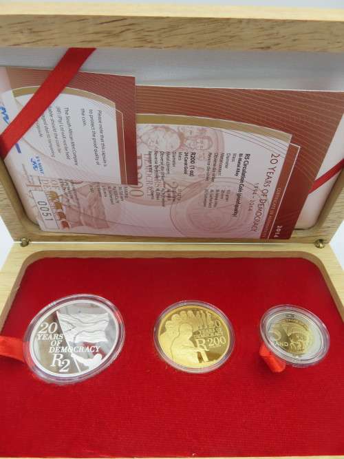 2014 SA Democracy 20 Year Anniversary Prestige Set - 1oz Gold, 1oz Silver and R5 Proof | Fun R1
