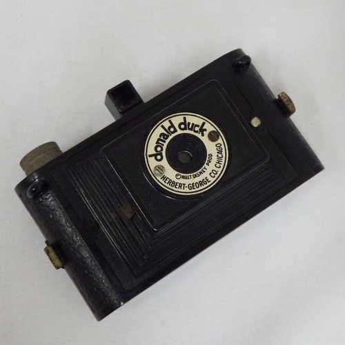 Donald Duck camera made by Herbert George Company of Chicago - Circa 1946 - Not tested