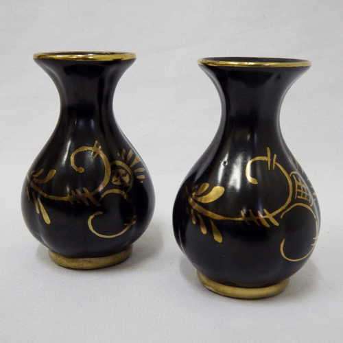 Pair of small porcelain vases marked 243 - Height : 9 cm