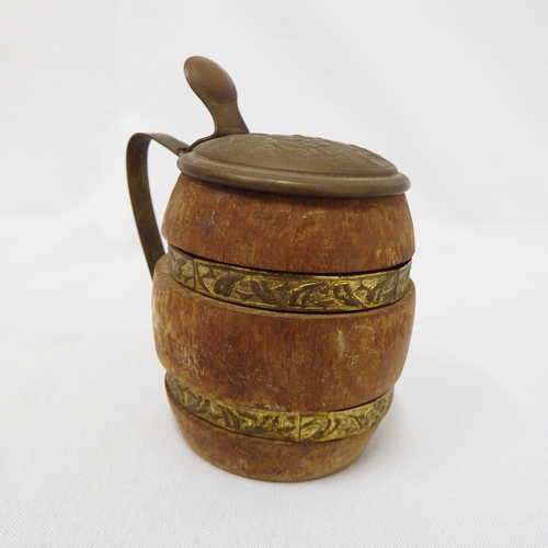 Tobacco Holder/dispenser in shape of beer stein/barrel