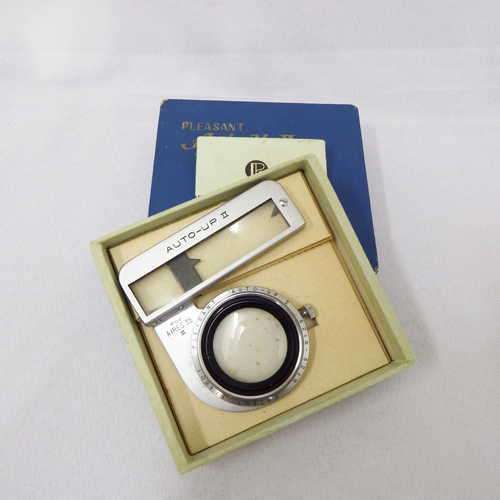 Autofocusing portrait attachment for coupled rangefinder cameras