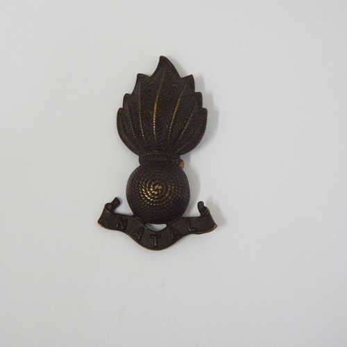 Natal field Artillery beret and collar badge
