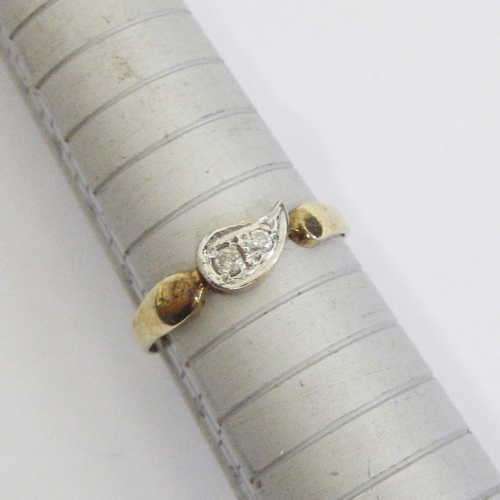 9 kt gold ring with diamonds - Weighs: 1.4 g - Size: P