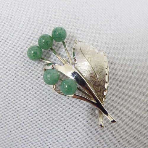Sterling Silver brooch with green stones - Weighs: 7.3g