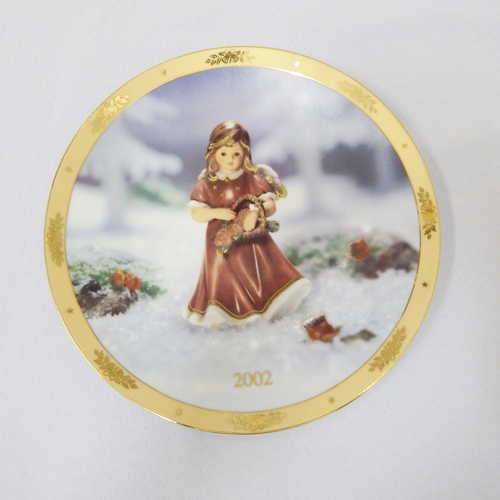 Goebel 2002 porcelain wall plate with Christmas theme