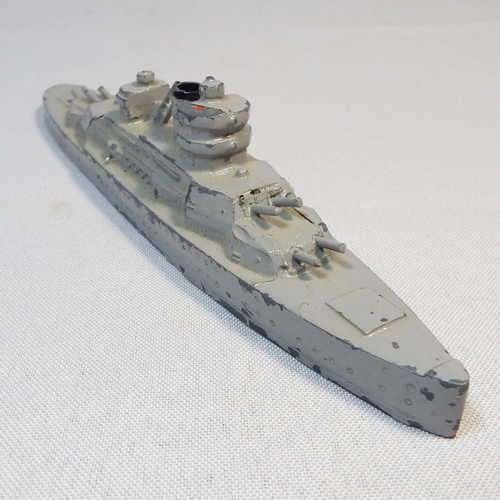 Tootsie Toy model ship - 2 Turret barrels broken - No Wheels