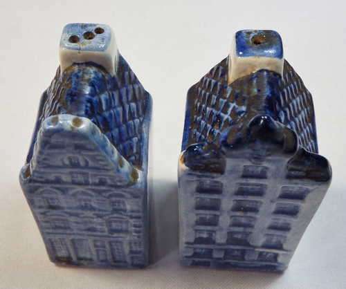 Pair of Blue Delft handpainted salt and pepper shakers - Miniature Houses