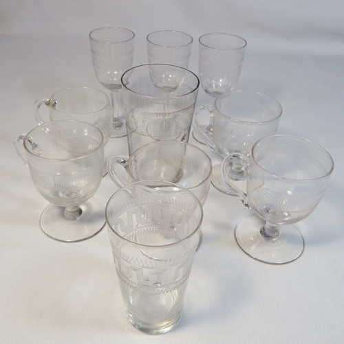 Lot of 10 pieces of Woodstock glass - Some with small chips and cracks