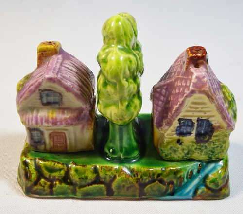 Vintage salt and pepper miniature houses set - Marked Foreign