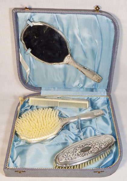 Silverplated vanity set in original box - Marked `Hilda`