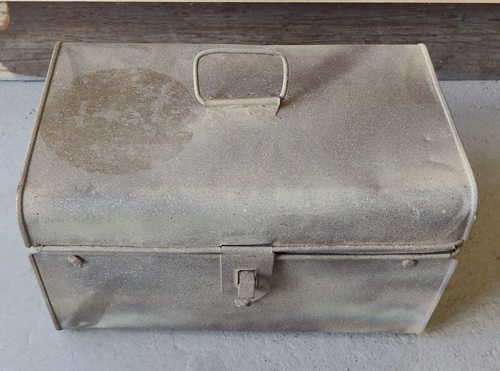 Old tin trommel made from old oil can - 15 x 24 cm