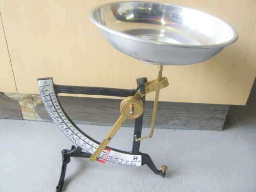 Vintage Concav 1000 grams pendulum scale
