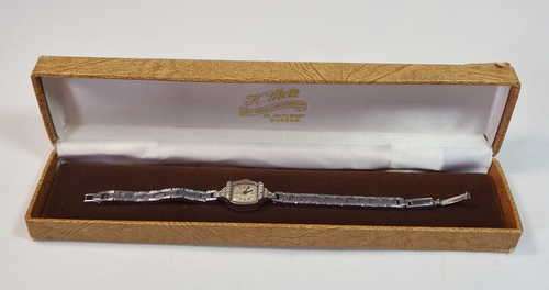 Vintage Elgin ladies watch with platinum case and 16 small diamonds - Runs and stops