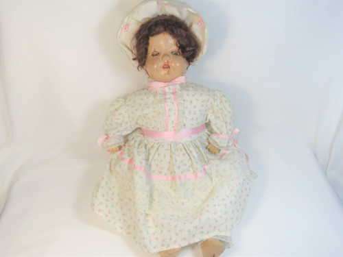 Antique composition doll with clothing - Composition head and limbs - Soft body - Some damage