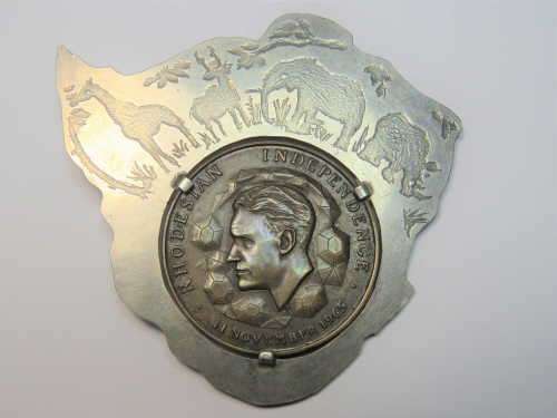 Beautiful sterling silver pendant with Rhodesia Independence medallion - Weighs 46 grams
