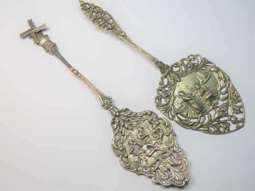 Lot of 2 Dutch silverplated cake lifters