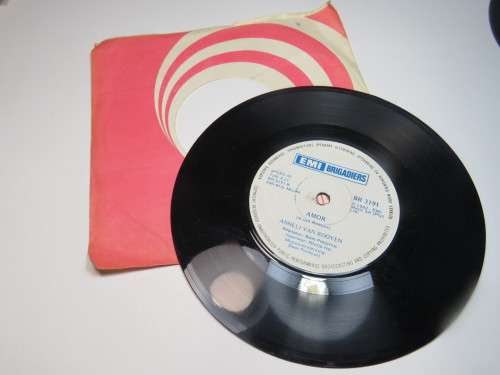 `Sewe Sakke Sout` by Ruben Lenox and Amor by A. van Rooyen - 45 RPM LP
