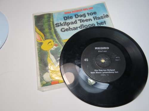 `Die dag toe skilpad teen hasie gehardloop het` 45 LP - Light wear - By Redro Vissmeer