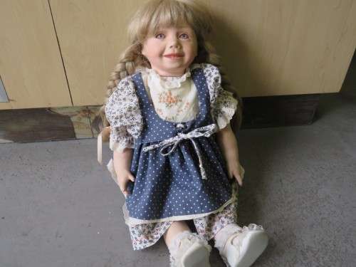 Vintage porcelain doll with soft body - Size: 50cm