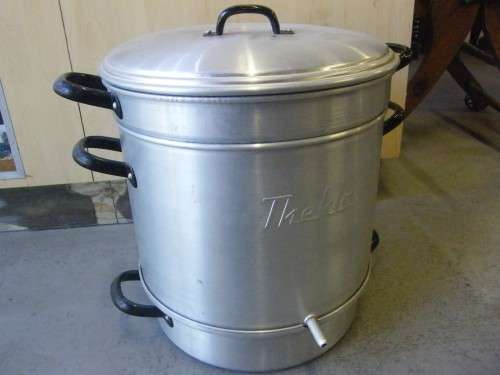 Thekla Fruit Juicce steamer - Circa 1950's - Size: Length: 33cm, circumference: 93cm