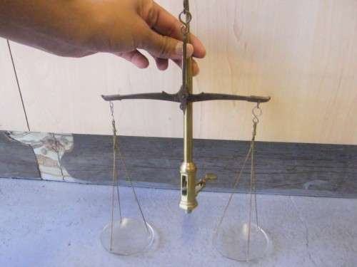 Balance scale for jewellery must be mounted in a platform - Size: 20cm x 16cm