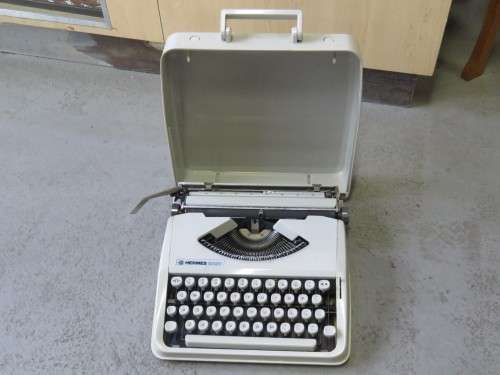 Vintage Hermes Baby typewriter in case - Working