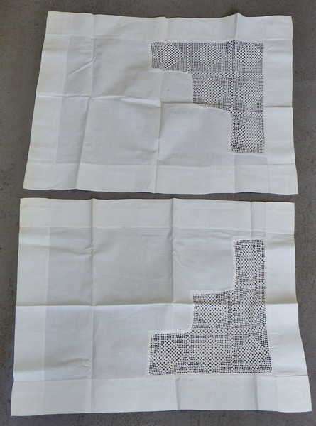 Vintage two small table clothes - 54 x 71 cm