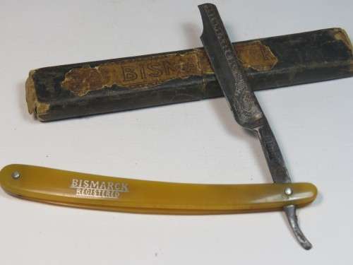 Vintage Bismarck cut throat razor in box - Blade broken