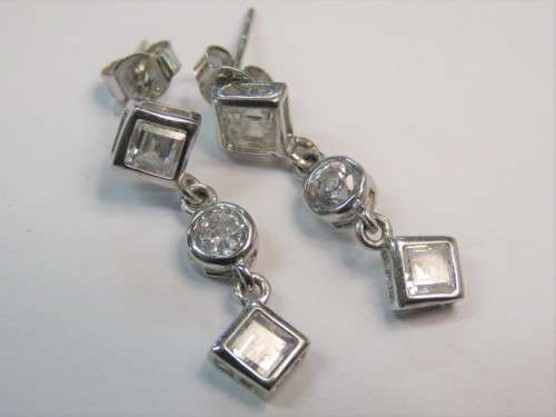 Pair of sterling silver earrings with cubic zirconias - Weighs: 2.1g